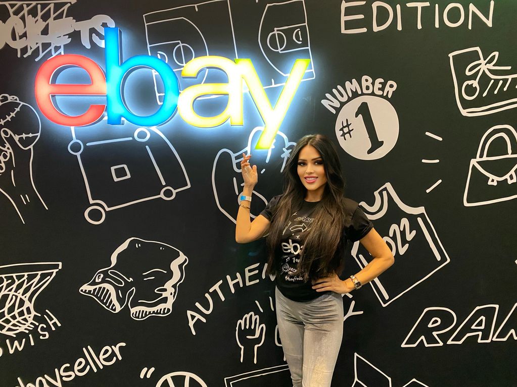 Las Vegas convention center, AWS, booth model, booth hostess, promo model, ces, infomm, nacs