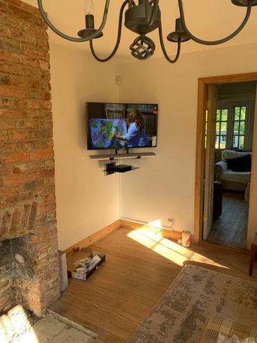 Corner mounted TV 