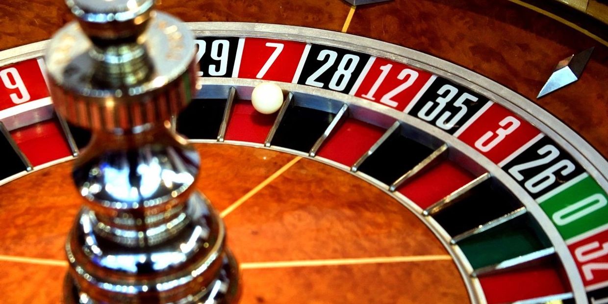 Close-up of a roulette wheel with the ball on number 7.