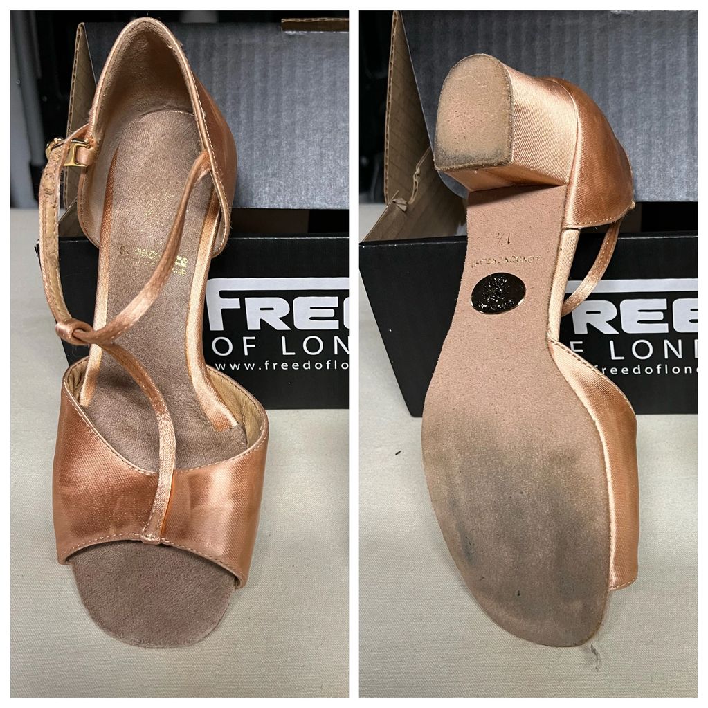 Excellent condition Freed of London shoes.  Size 1 1/2  Leather bottoms.

Purchase for $35