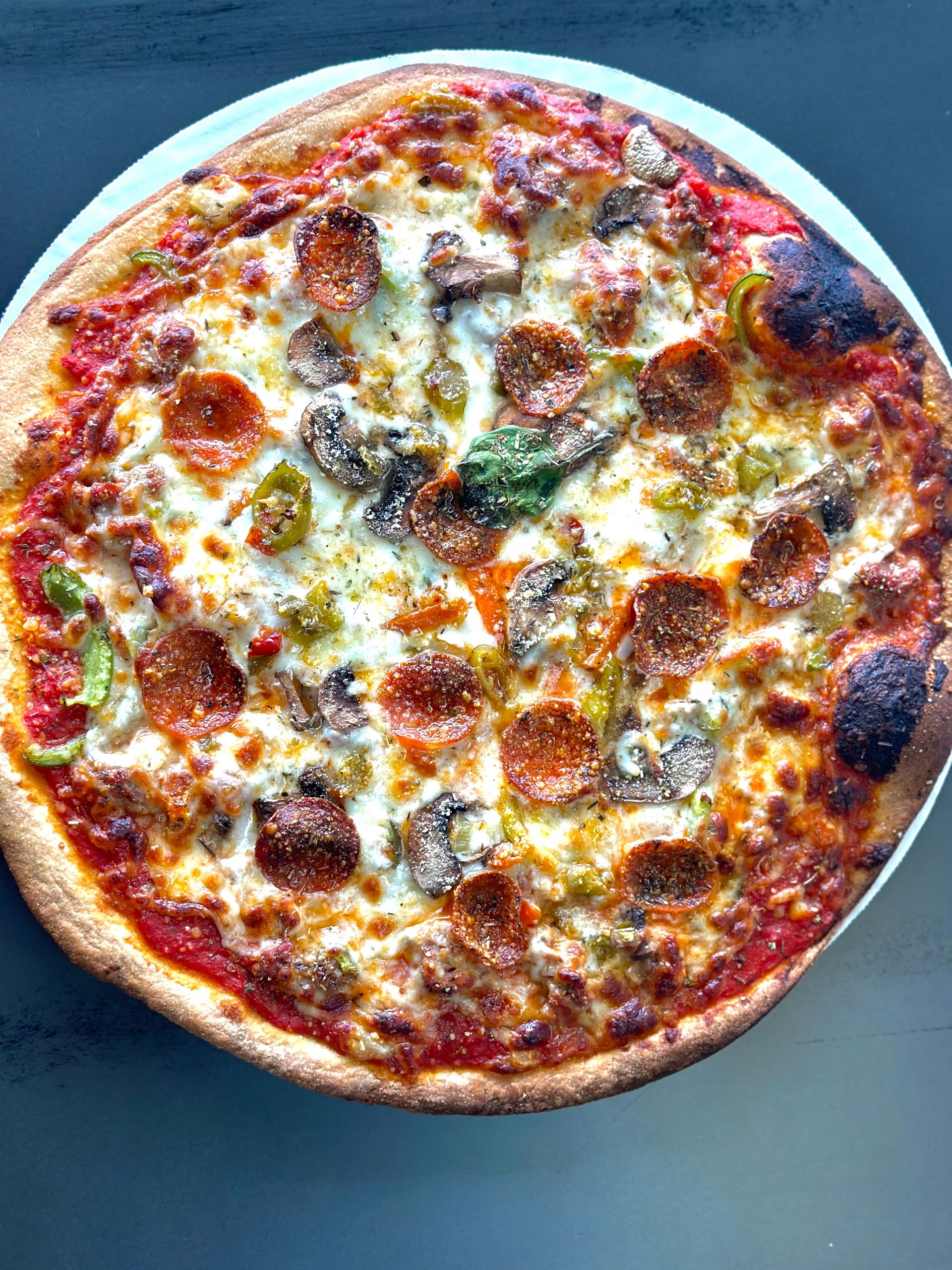 Lynn's Chicago Pizza