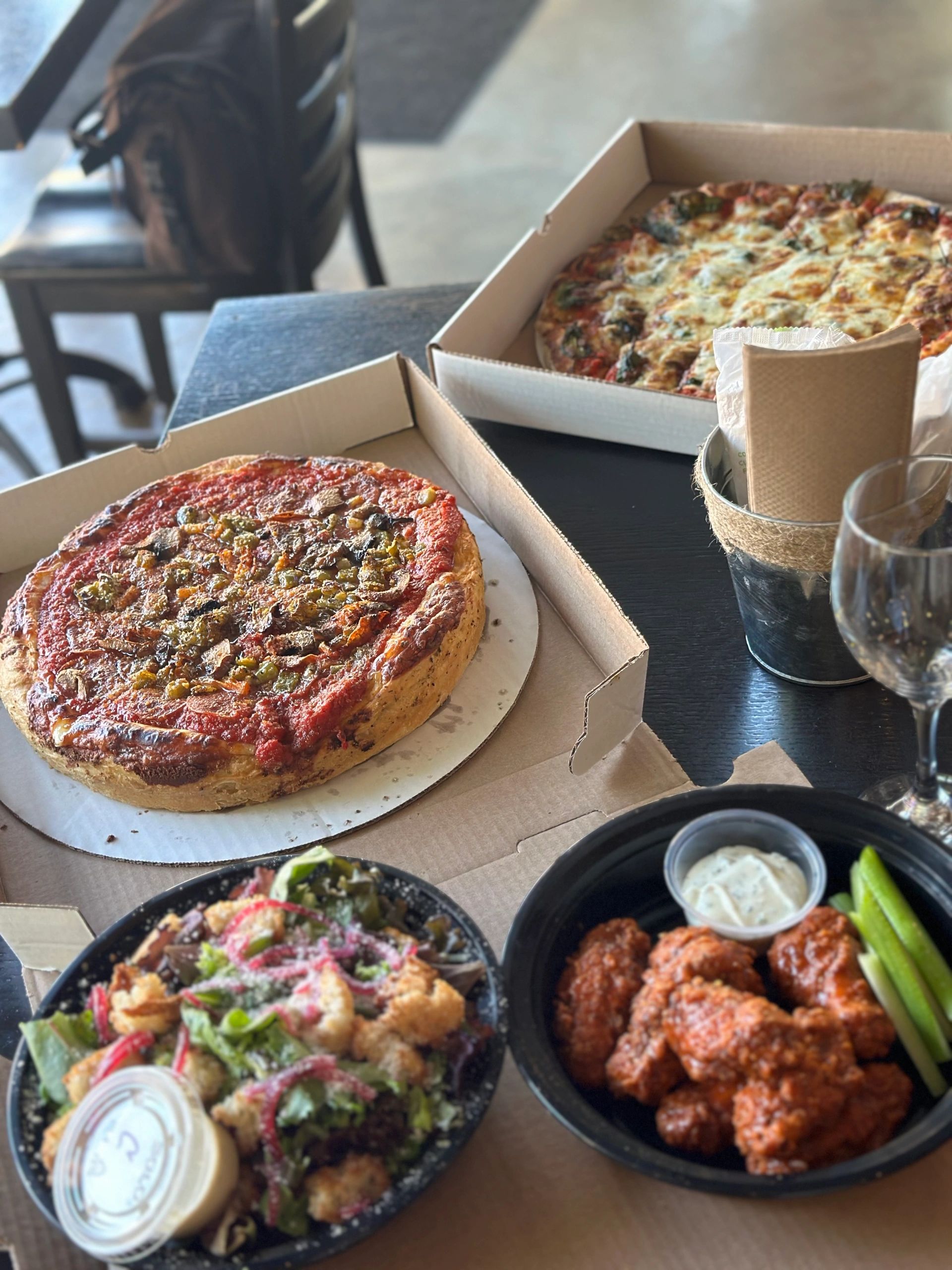 Lynn's Chicago Pizza