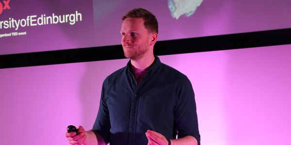 Mark Agnew delivers a motivational keynote talk on resilience & teamwork. 