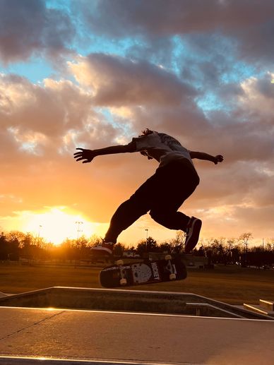 Coach Chris Lagondino skating at Roselle Skatepark – SK8 Lessons Chicago