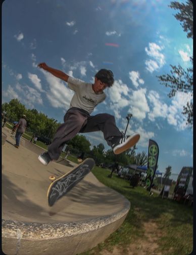 Coach Diya Ayoub teaching skateboard lessons in Palatine – SK8 Lessons Chicago