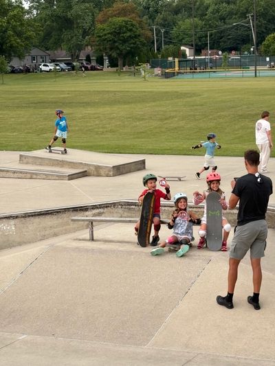 Kids participating in a K.L.A.S.S. skateboard summer lessons in Roselle by Skate Lessons Chicago