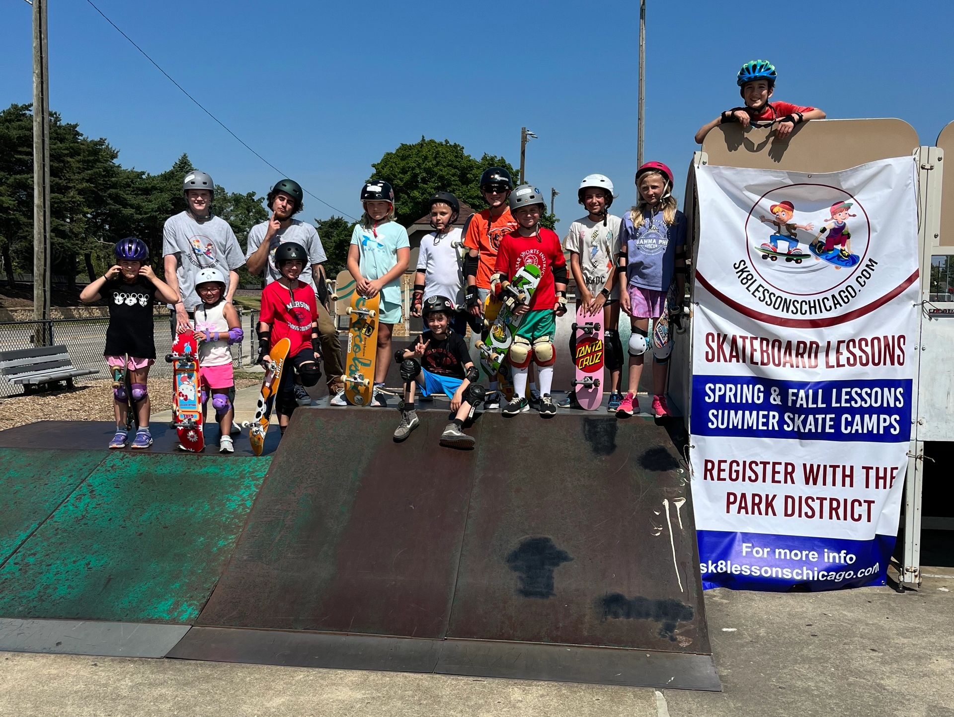 Skate Lessons Chicago at Hinkley Park part of the Park Ridge Park District. Showing flagship banner.