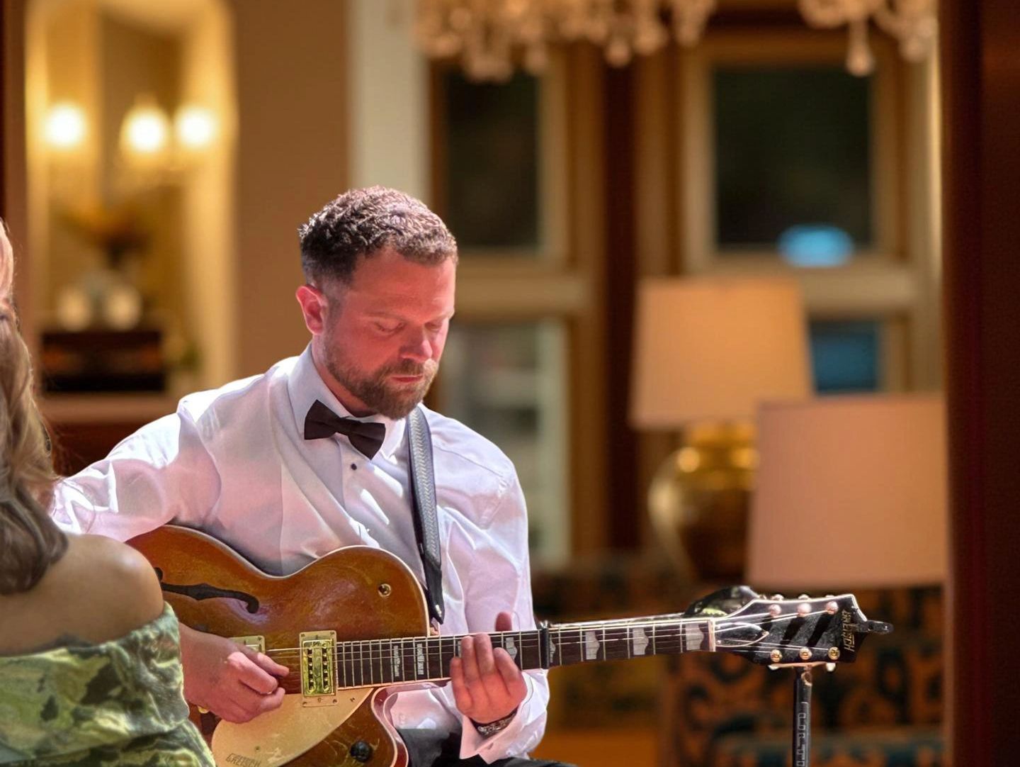 Private Estate Guitarist | Live Acoustic Music for Receptions & Gatherings – Charlie Hodgson