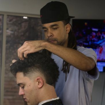 Chris master barber and locs