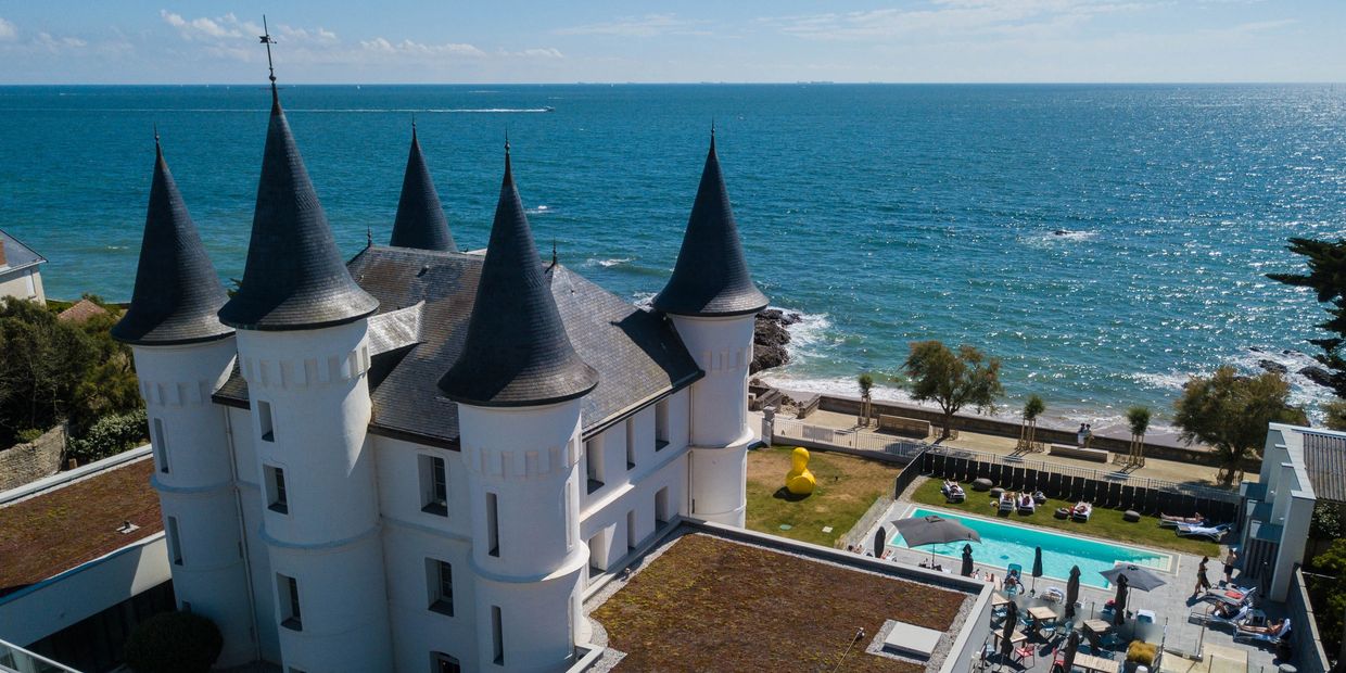 Retraite Prénatale pour accouchement physiologique. Chateau des Tourelles, avec vue sur mer France

