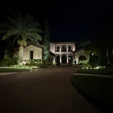 Bushes, oak tree and stake lighting in Carrollwood Warm White, 