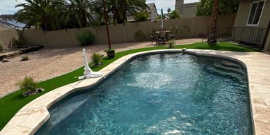 Oval pool with steps and shelf