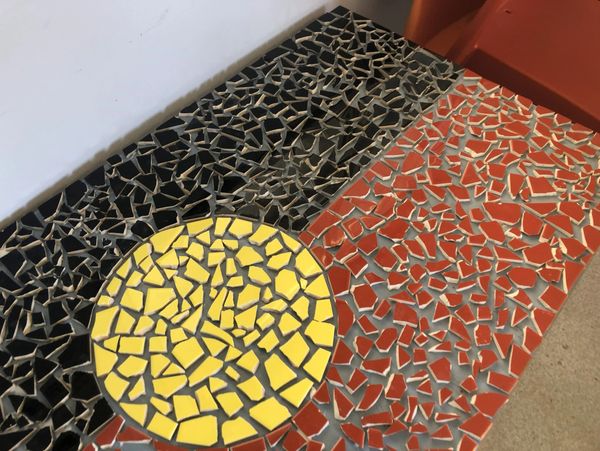 Aboriginal Flag Mosaic piece created by Vivid and Crossenvale Community House participants.