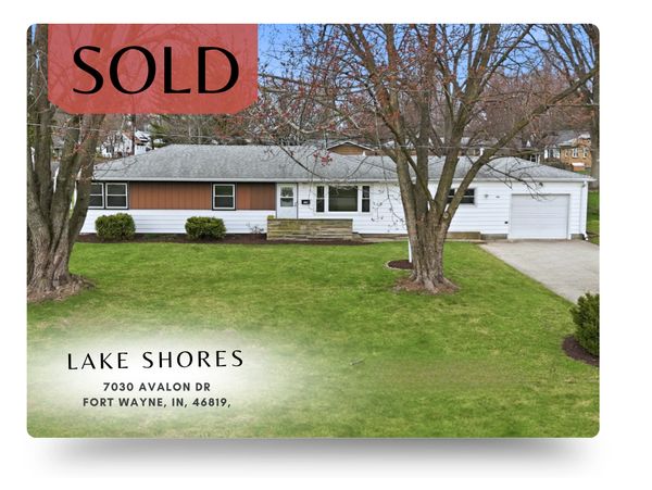 Sold single-story home with large lawn in Lake Shores, Fort Wayne.