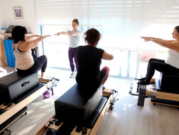 כרטיסיית שיעורי פילאטיס מכשירים בסטודיו טל פילאטיס - גמישות בזמנים ואימון מקצועי בכוכב יאיר צור יגאל