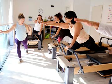 מנוי חודשי לפילאטיס מכשירים בצור יגאל - התמדה ויחס אישי בקבוצות קטנות בסטודיו טל פילאטיס