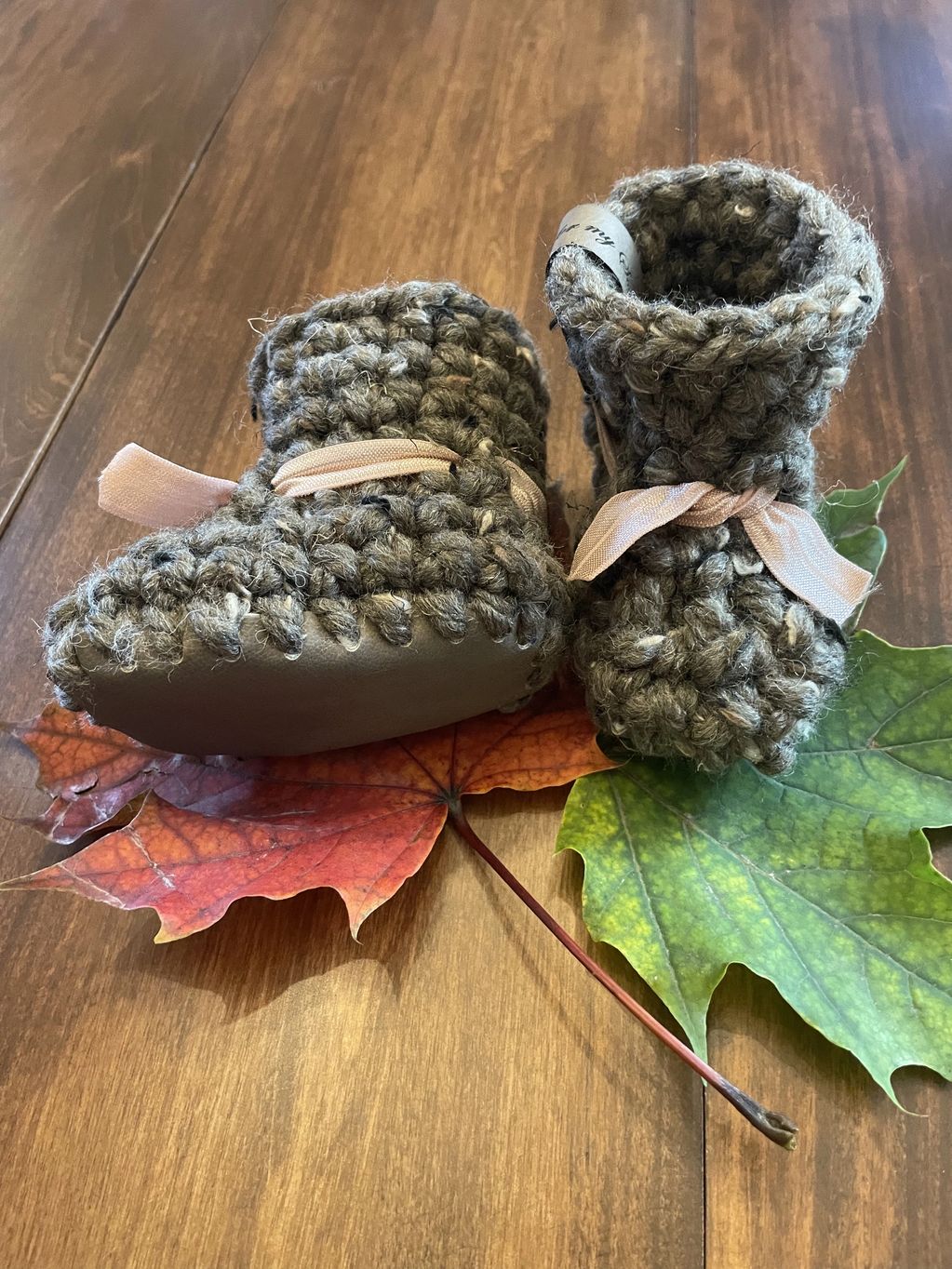 Sheepskin baby booties with a faux leather sole. Size: 0 - 3 Months. 