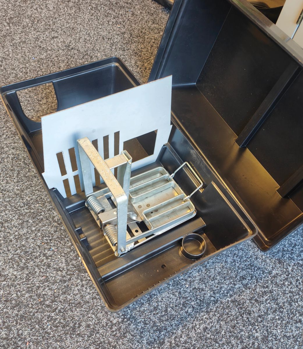 Dead Rat DOC & Rat Trap Box, plastic, metal divider. For DOC200, DOC150