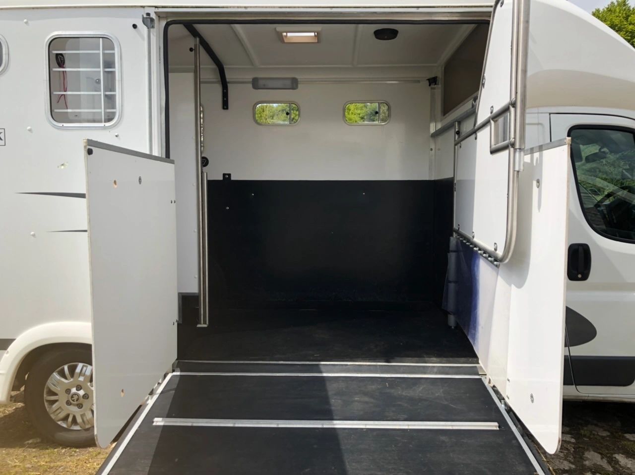 3.5 tonne horsebox for hire