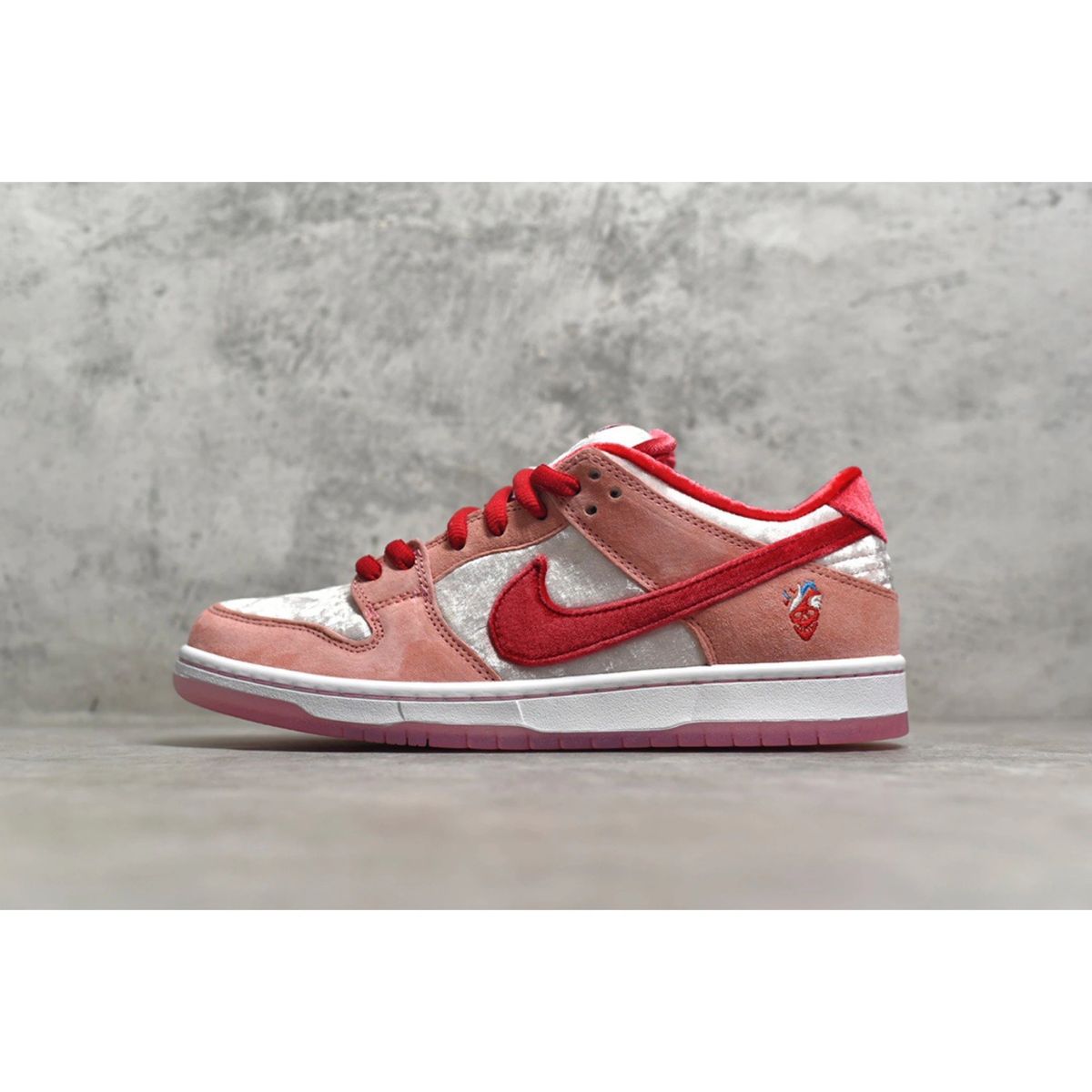 Nike SB Dunk Low StrangeLove Skateboards (Special Box & Regular Box)