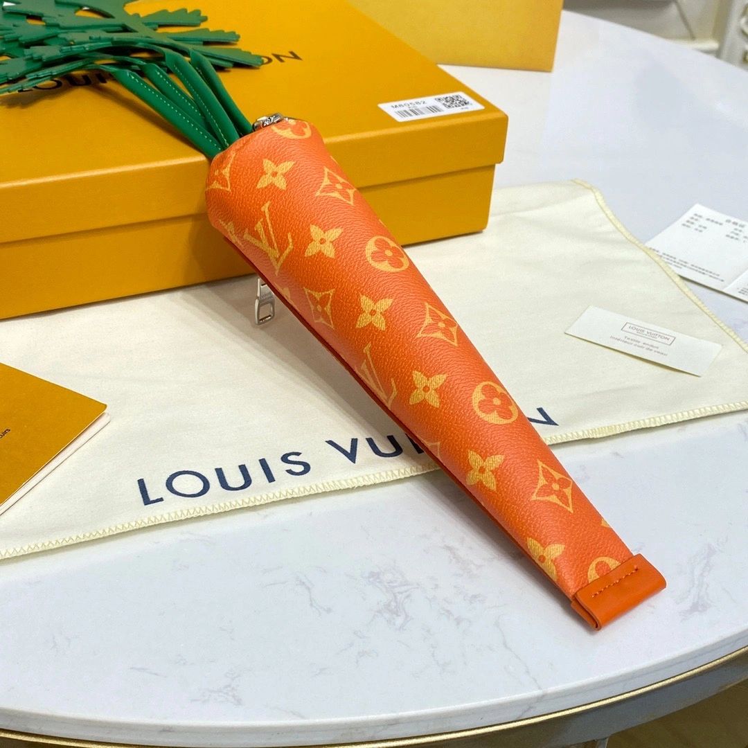 Louis Vuitton Carrot Pouch M80851