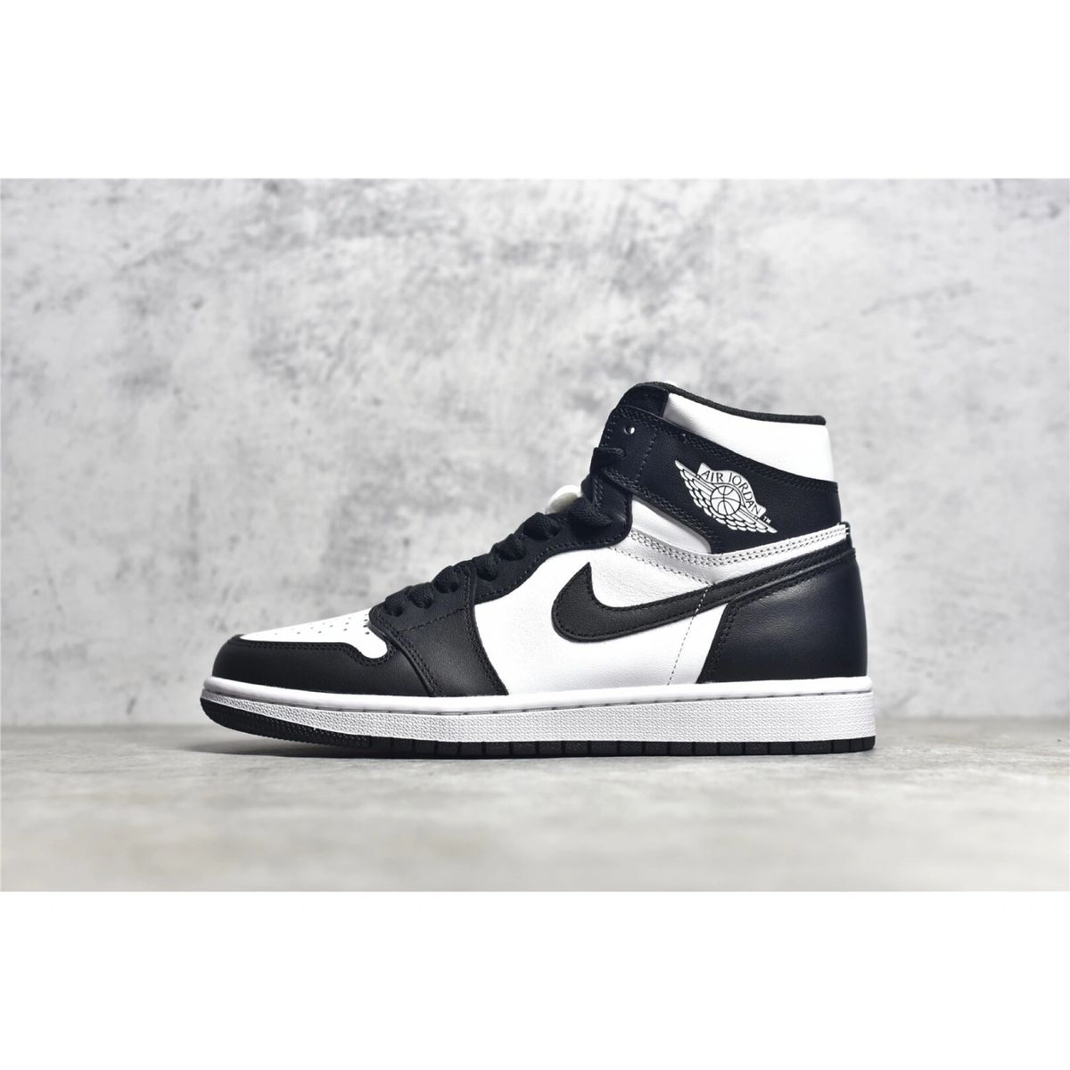 Air Jordan 1 High Black White 555088 010 