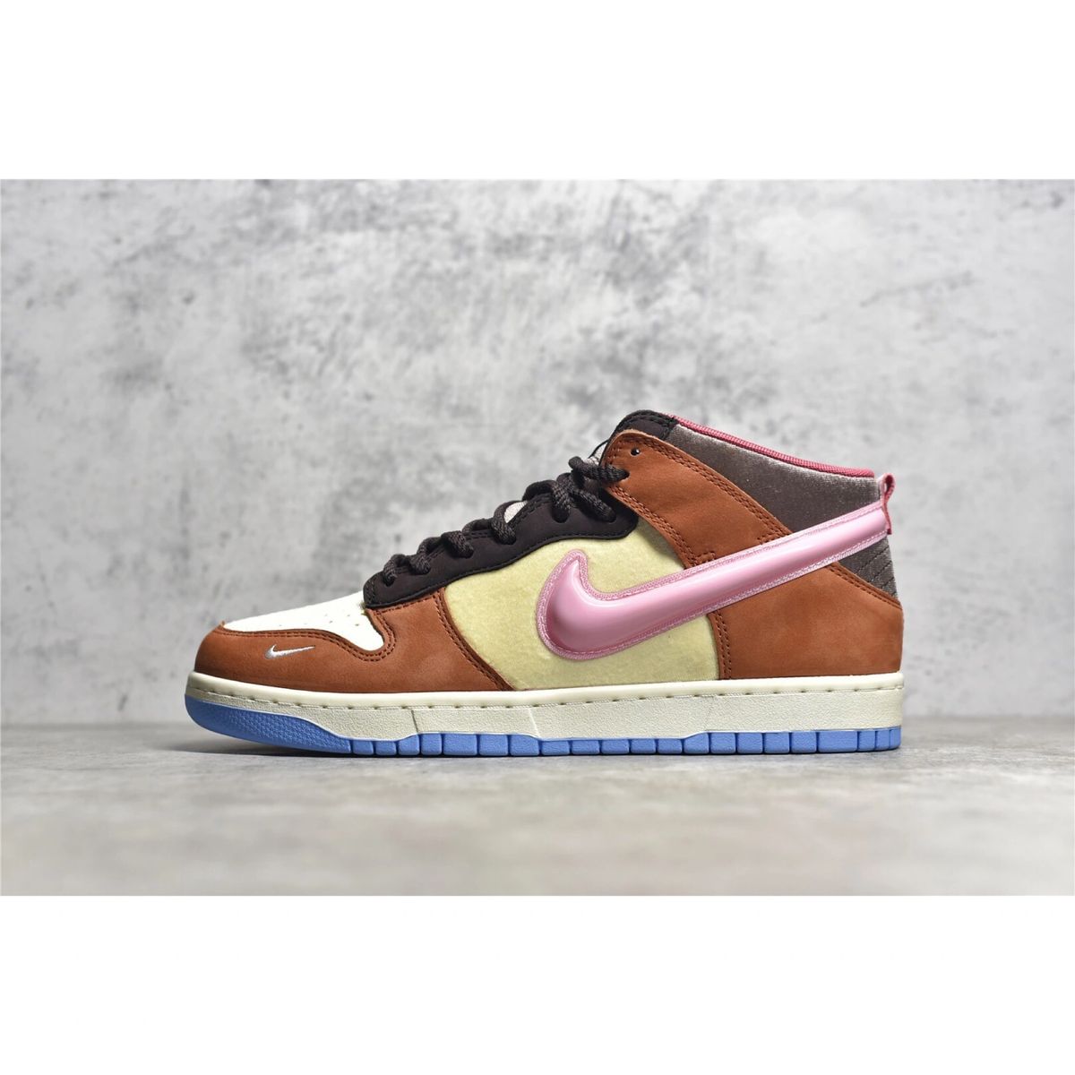 dunk mid chocolate milk on feet