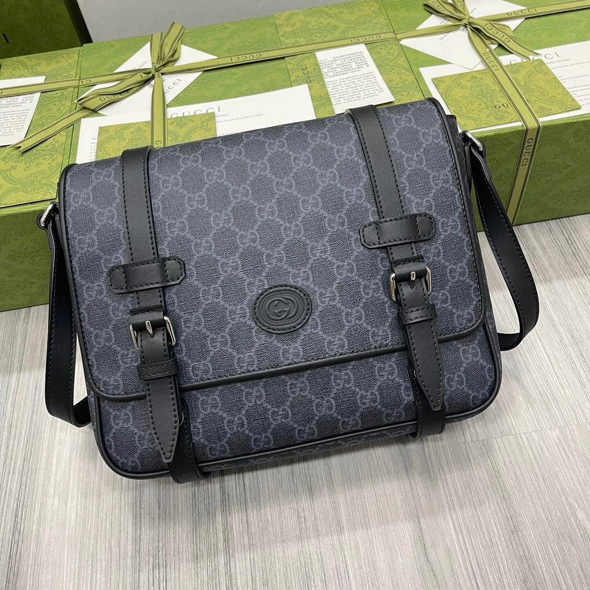 GUCCI GG Messenger Bag Black