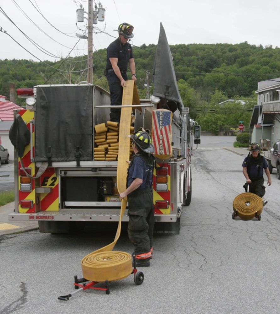 fire extinguished workers are working