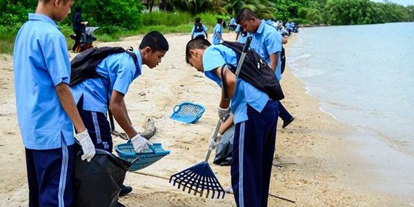 Students cleaning a beach