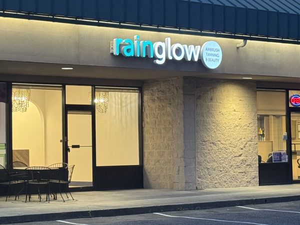 Rainglow Airbrush Tanning & Beauty Mill Creek. Best professional custom natural airbrush spray tan.