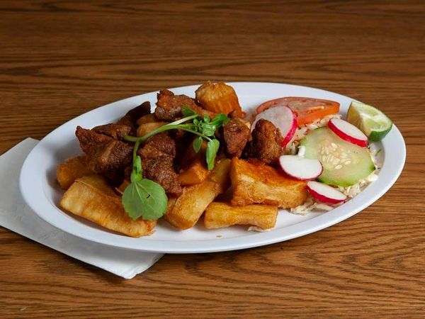 Yuca Cocida Con Chicharon 