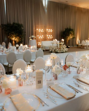 Salle de réception de Mariage Montréal - Design floral par Atelier du Moulin fleuriste Laval