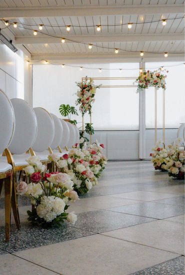 Arche floral de fleurs naturelles - Design Floral par Atelier du Moulin - Fleuriste Laval Montréal