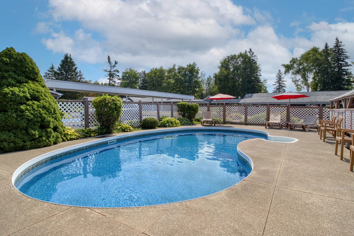 Poolside Suites