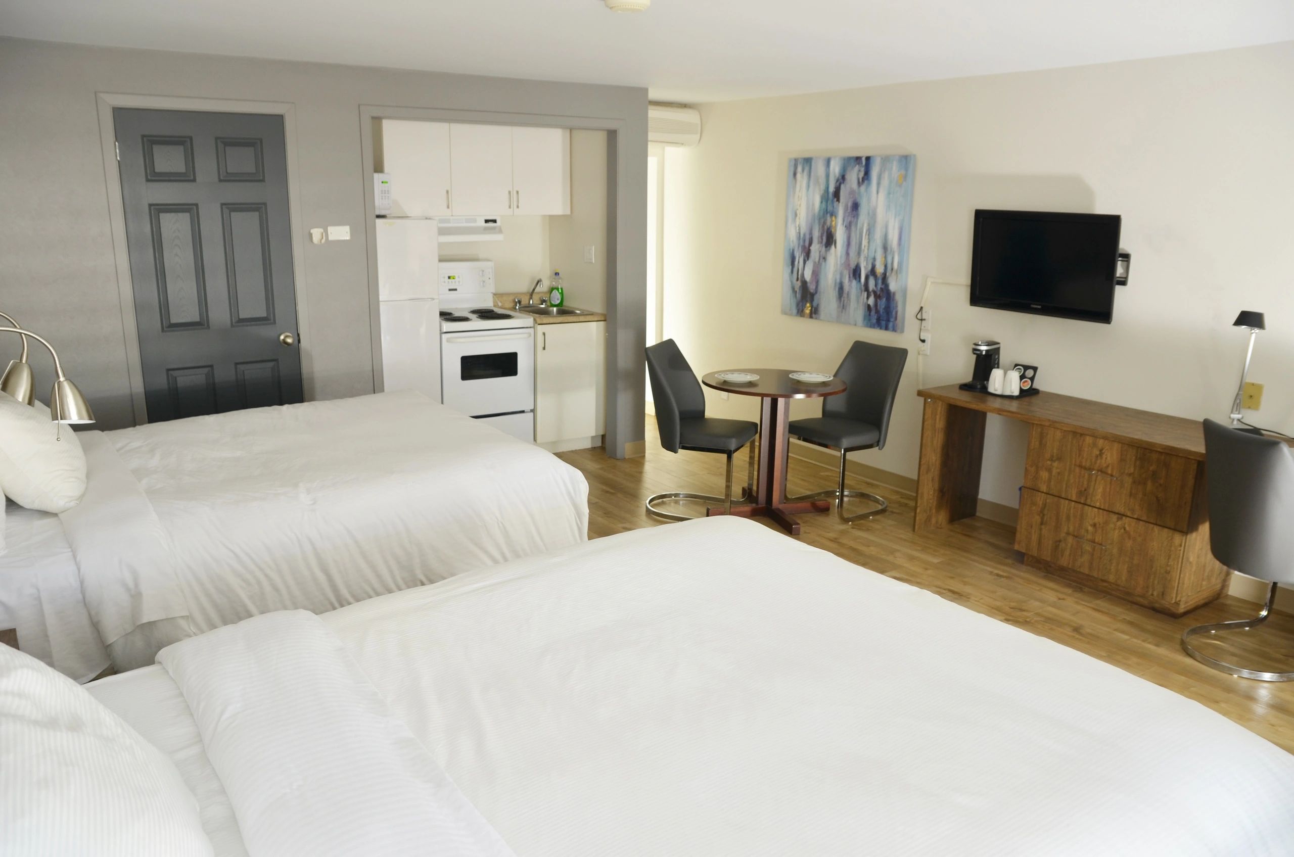 Kitchenette Suite with Two Double beds