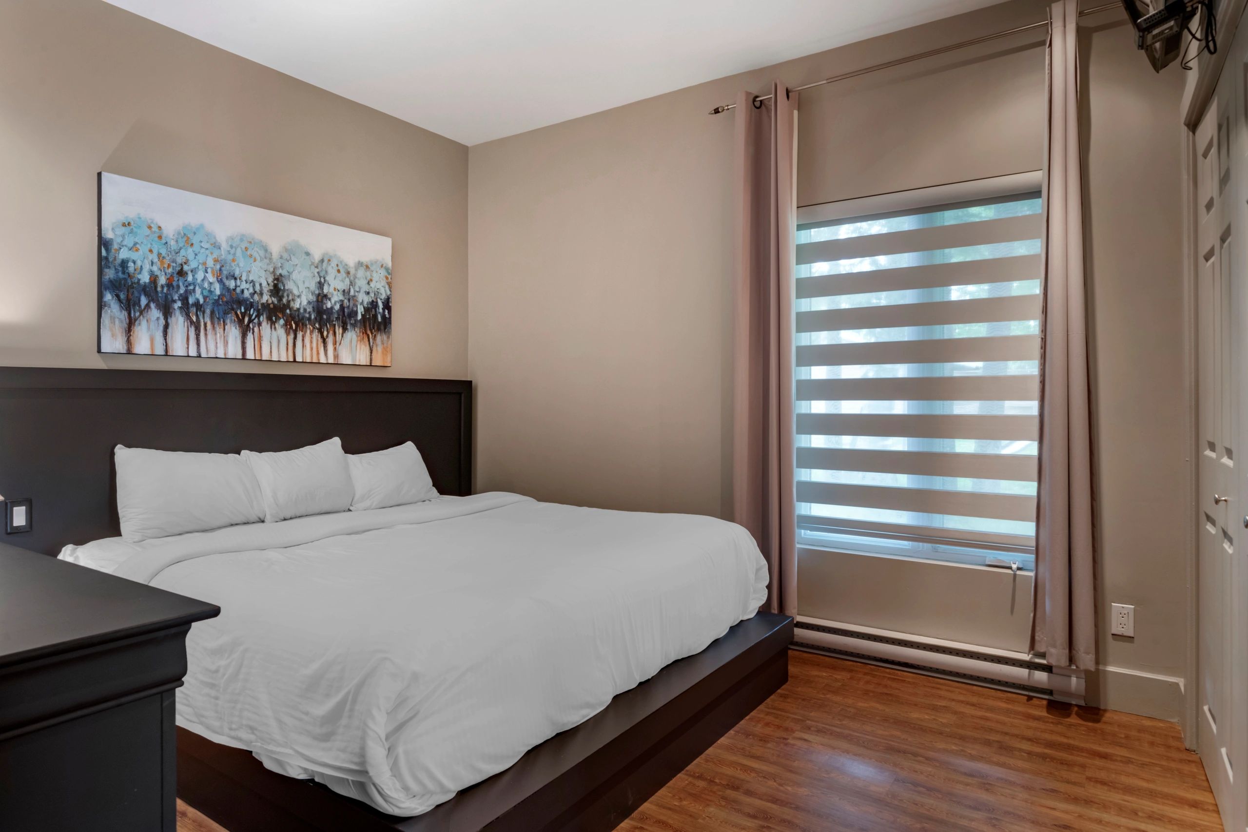 Guest room suite details