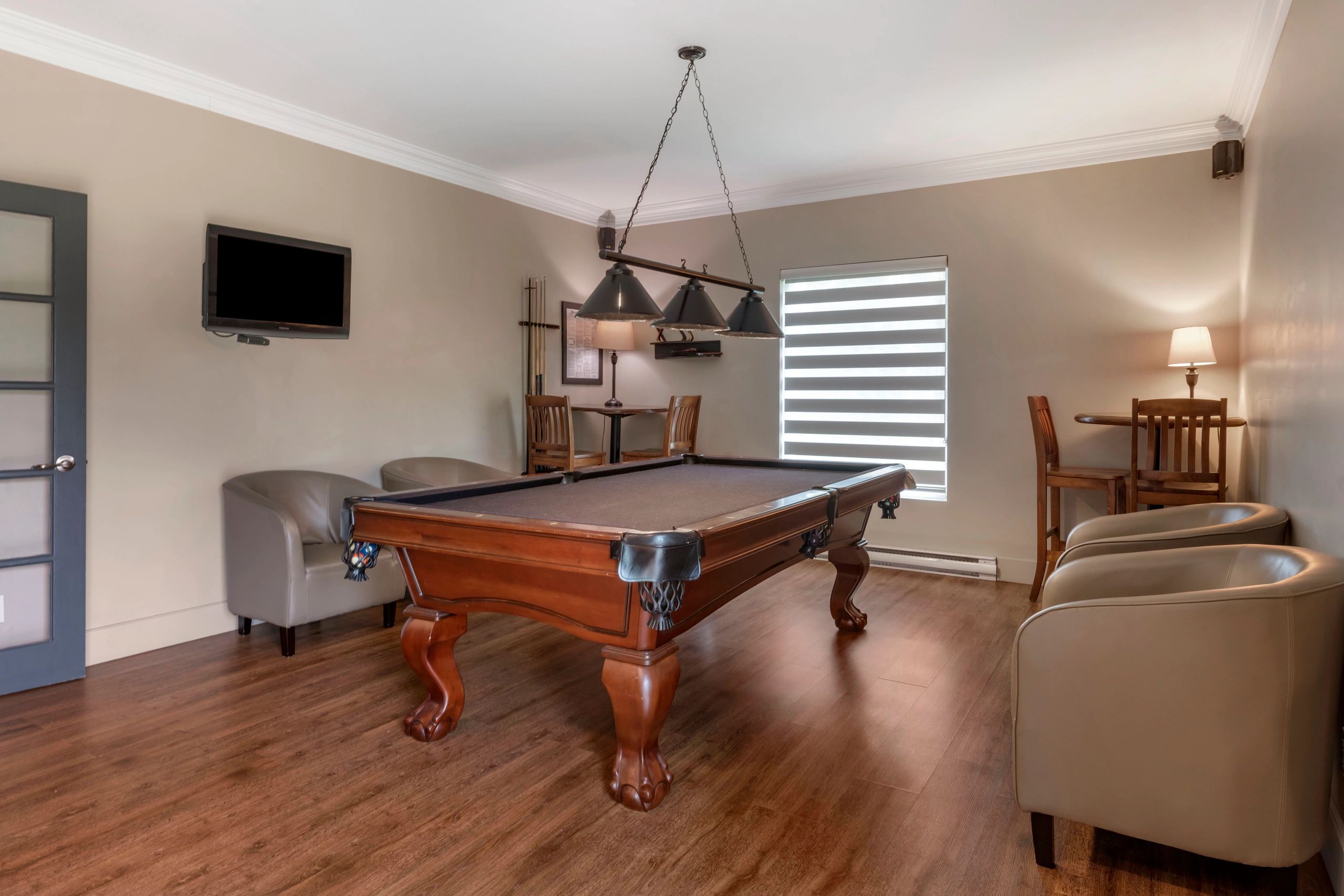 Suite bathroom and layout