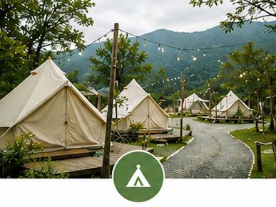 山间帐篷露营地，灯光点缀。