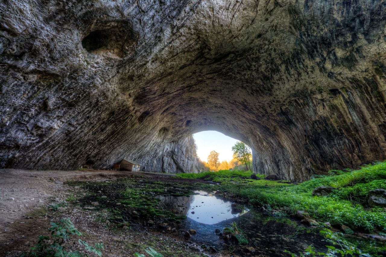Devetashka Cave