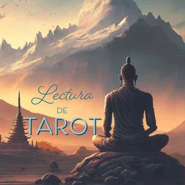 Buda meditando en la cima de una montaña. 