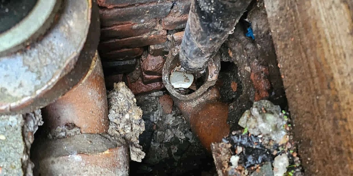 Broken Drain, cracks in the house from the leaking drain. Damp Issues Nottingham