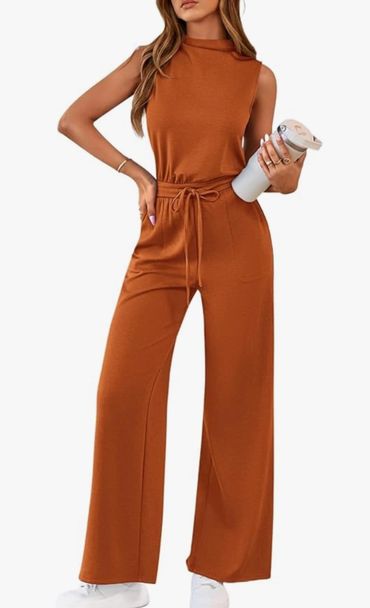 Soft quality material and hangs well. Looks very nice and comfortable.