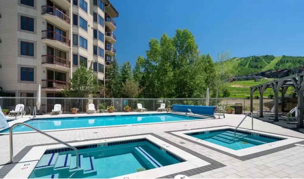 Pools & hot tubs, ski hill, mountain view