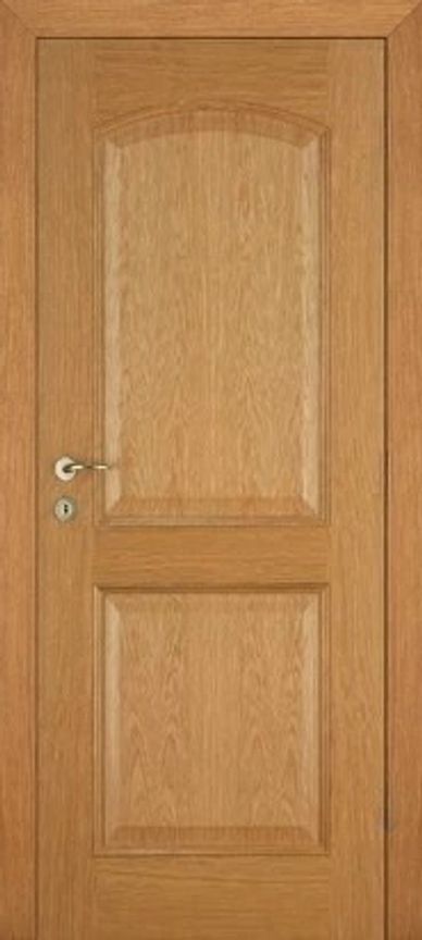 P2000 European interior door with refined lines. Puerta elegante y clásica para proyectos de diseño.