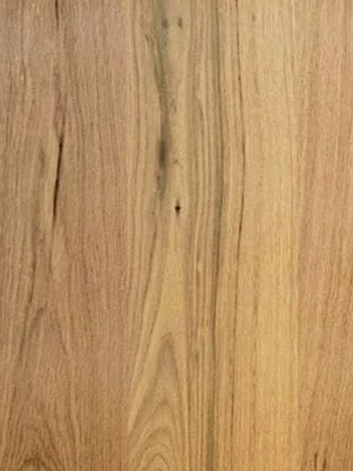 Natural Crown cut oak veneer with rich natural grain and knots for modern interior doors 