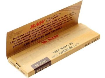 RAW Classic rolling papers package.