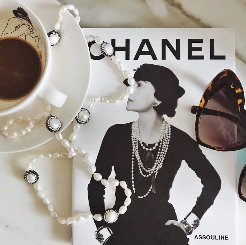 YAA YAA LONDON Pearl Necklace flat lay by @_.s.a.s.h._ YAA YAA LONDON Pearl Necklace flat lay by @_.s.a.s.h._