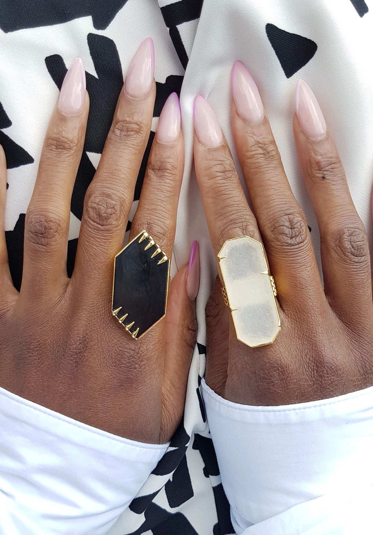 YAA YAA LONDON 'FOCUS' MATTE BLACK ONYX GOLD STATEMENT RING