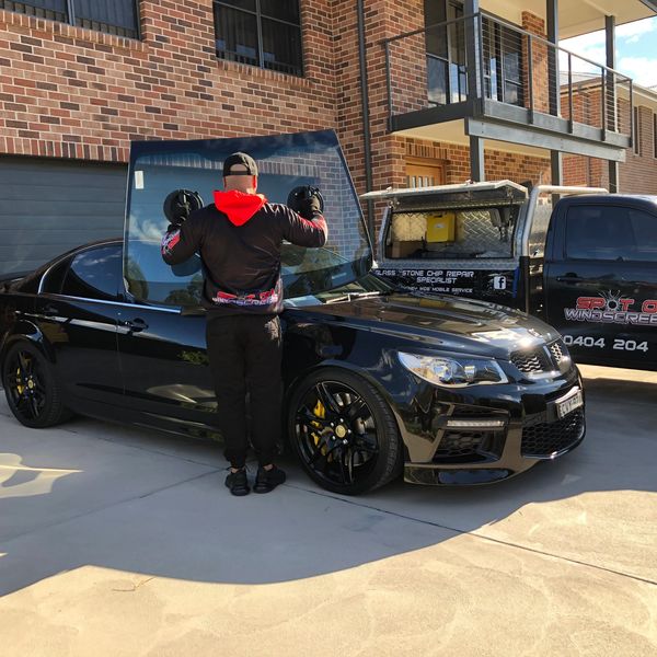 Car windscreen replacement mobile windscreen service Sydney 
